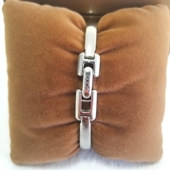 Authentic Vintage GUCCI Ladirs Wrist Watch 1400L - Picture 4 of 12